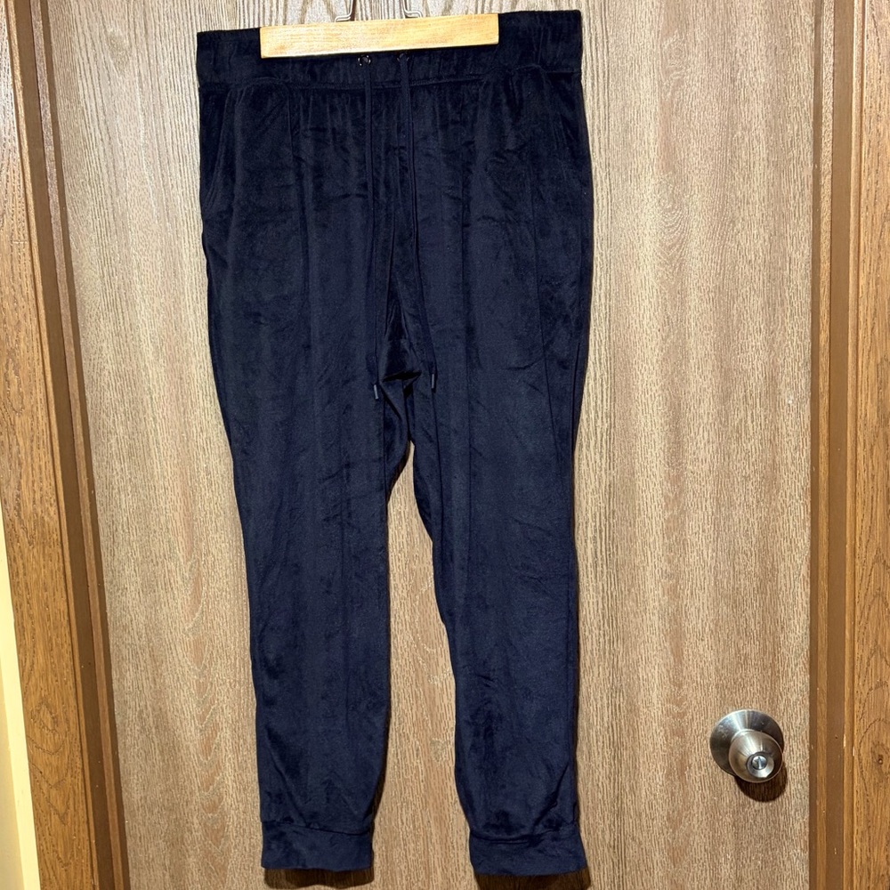 Cuddl Duds black velour lounge pants, size petite medium